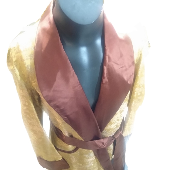 Golden Chinese Silk smoking jacket beautiful embroidery scenes - Picture 2 of 16